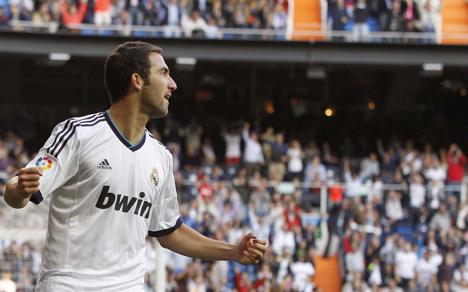 世体聚焦,巴萨锋线魔咒!新赛季13战竟用13套不同攻击组合,伤病潮如何破?