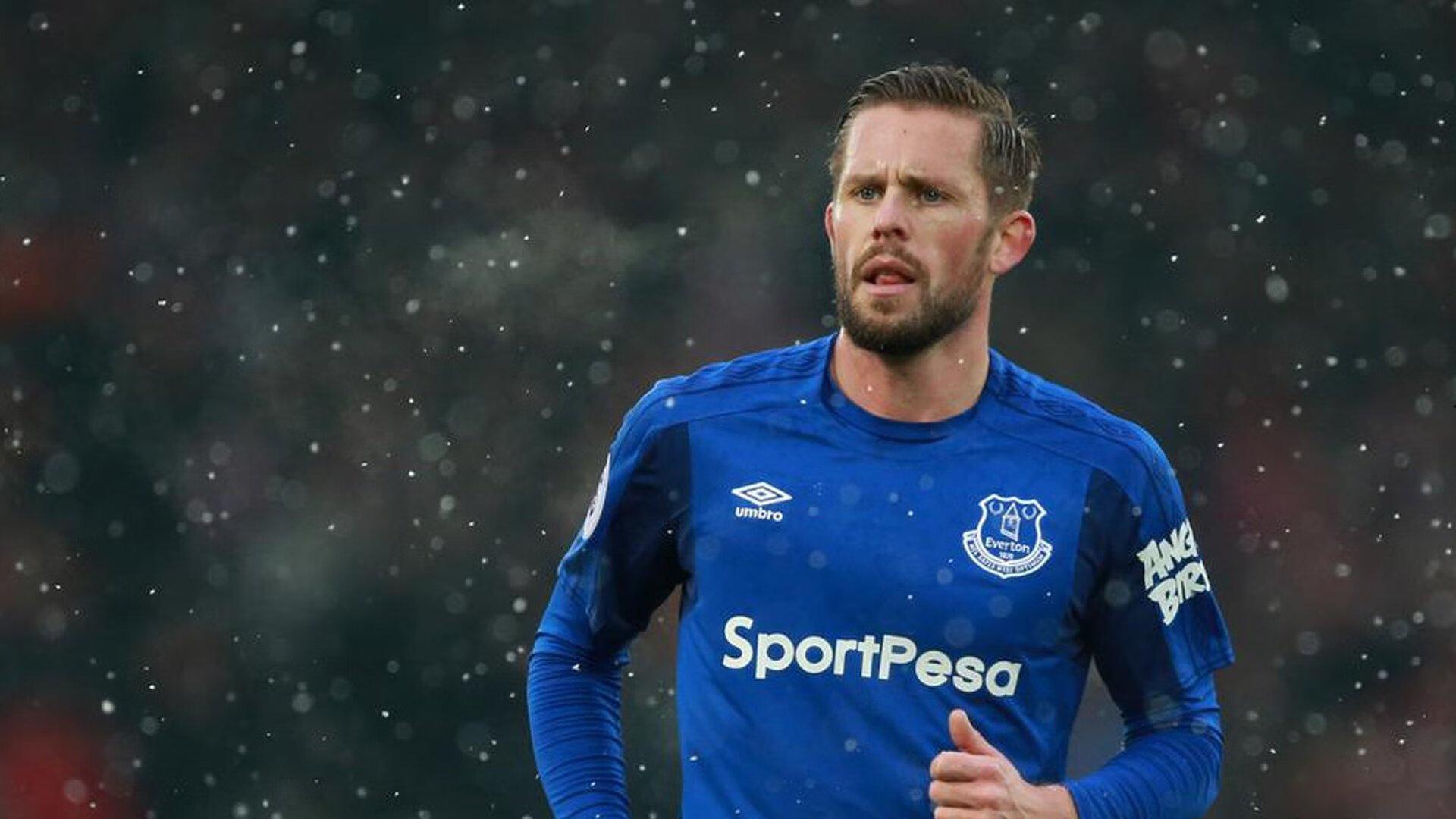 备战曼市德比!卡里克与伍德盖特同车现身训练基地,教练组展现紧密协作